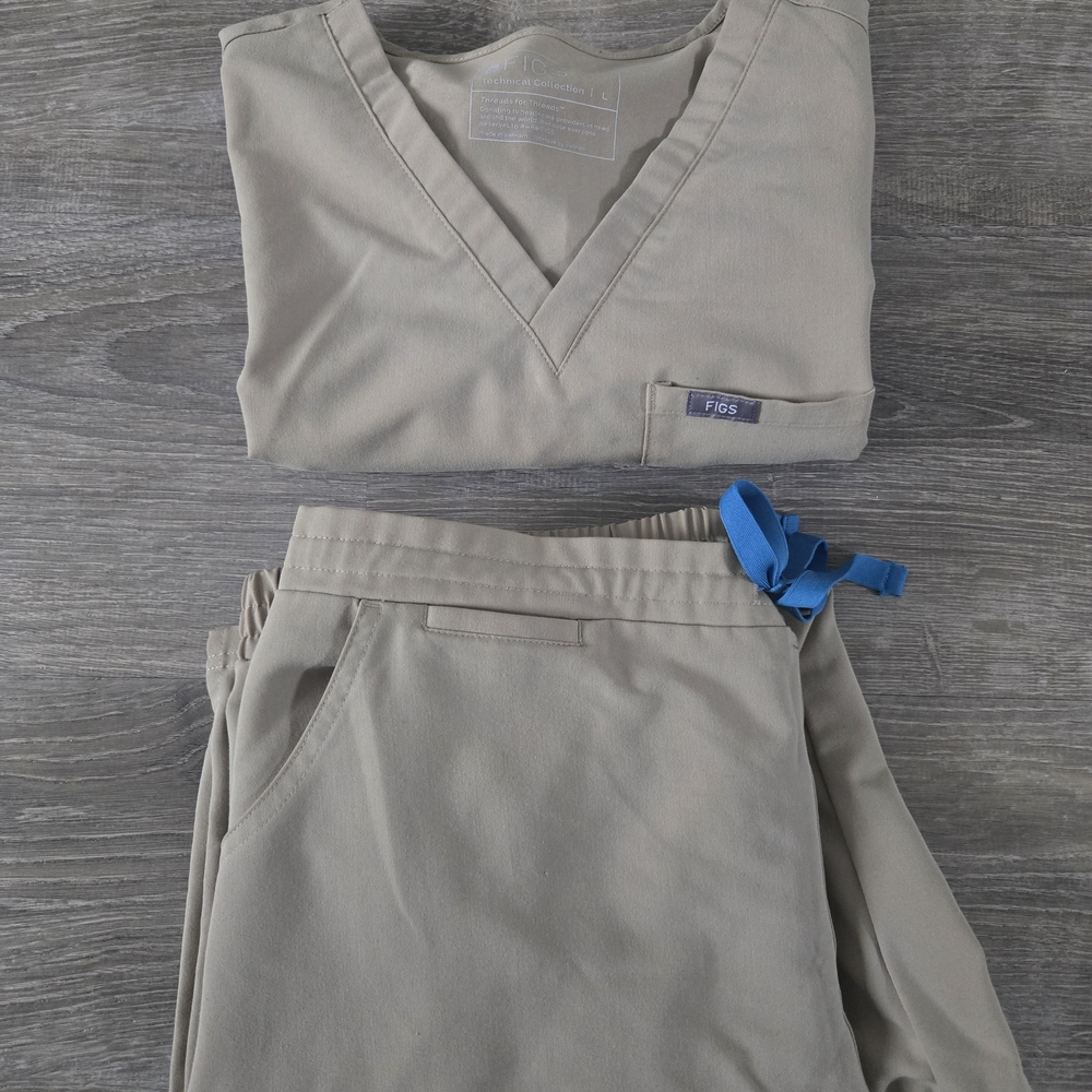 Figs Women's Tan Scrub Set. Large/Large Petite